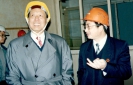 1997年4月3日，第九、十屆全國人大常委會副委員長、化工部副部長成思危（左一）蒞臨公司視察。
